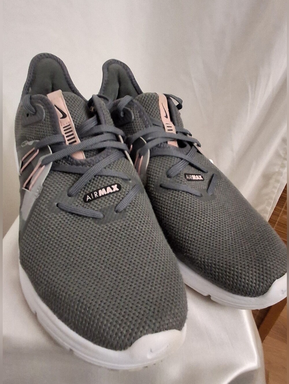 Nike Women’s Air Max Running Fit-Sole  Sneakers - Gray W Pink Accents SZ 9.5